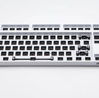 第一次买这么贵的键盘，配zaku轴，真棒👍，luna80真好看！ - zFrontier 