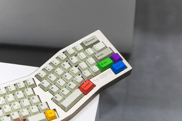 TGR x KLC x ZFX2025 Lena Mini 机械键盘套件- zFrontier 装备前线