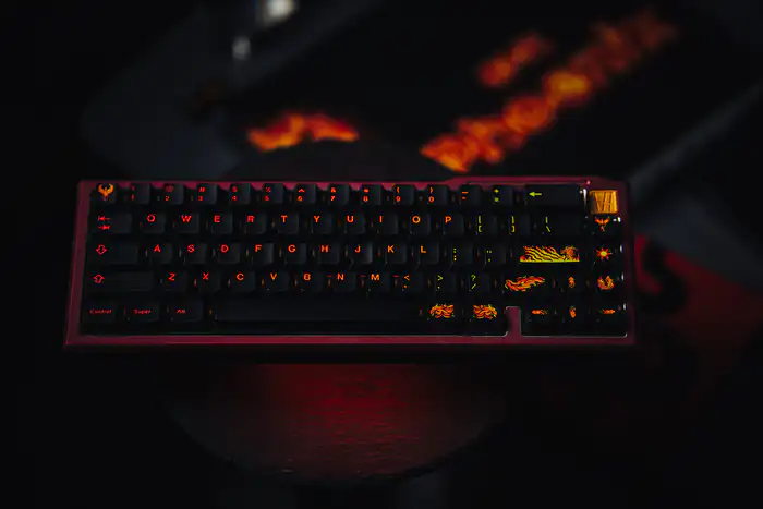 鳳凰 髪飾り 成人式 つまみ細工 赤 振袖 袴 花 和柄 ラインストーン