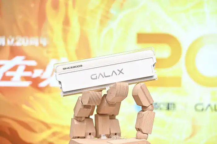 颜值与性能并存——影驰Galaxy 星曜20 周年纪念版D5 7200 48GB 套装开箱