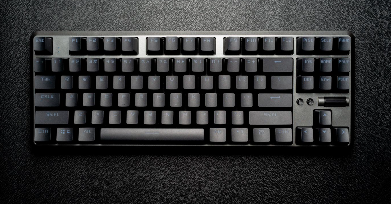 孤高的棱镜轴 能否刷新低延迟的机械键盘 Zfrontier 装备前线