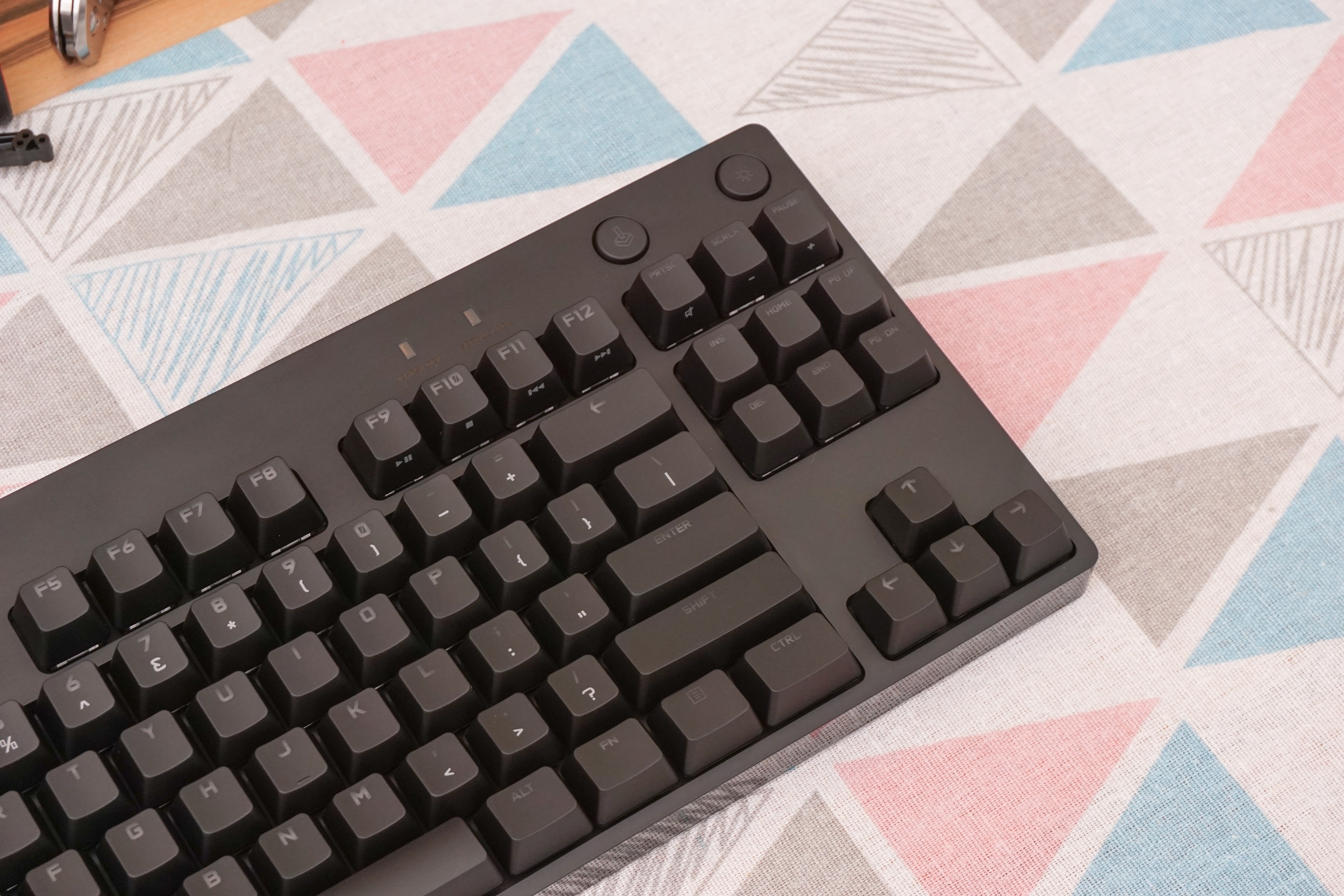 键轴热拔插!罗技g pro x电竞机械键盘 测评