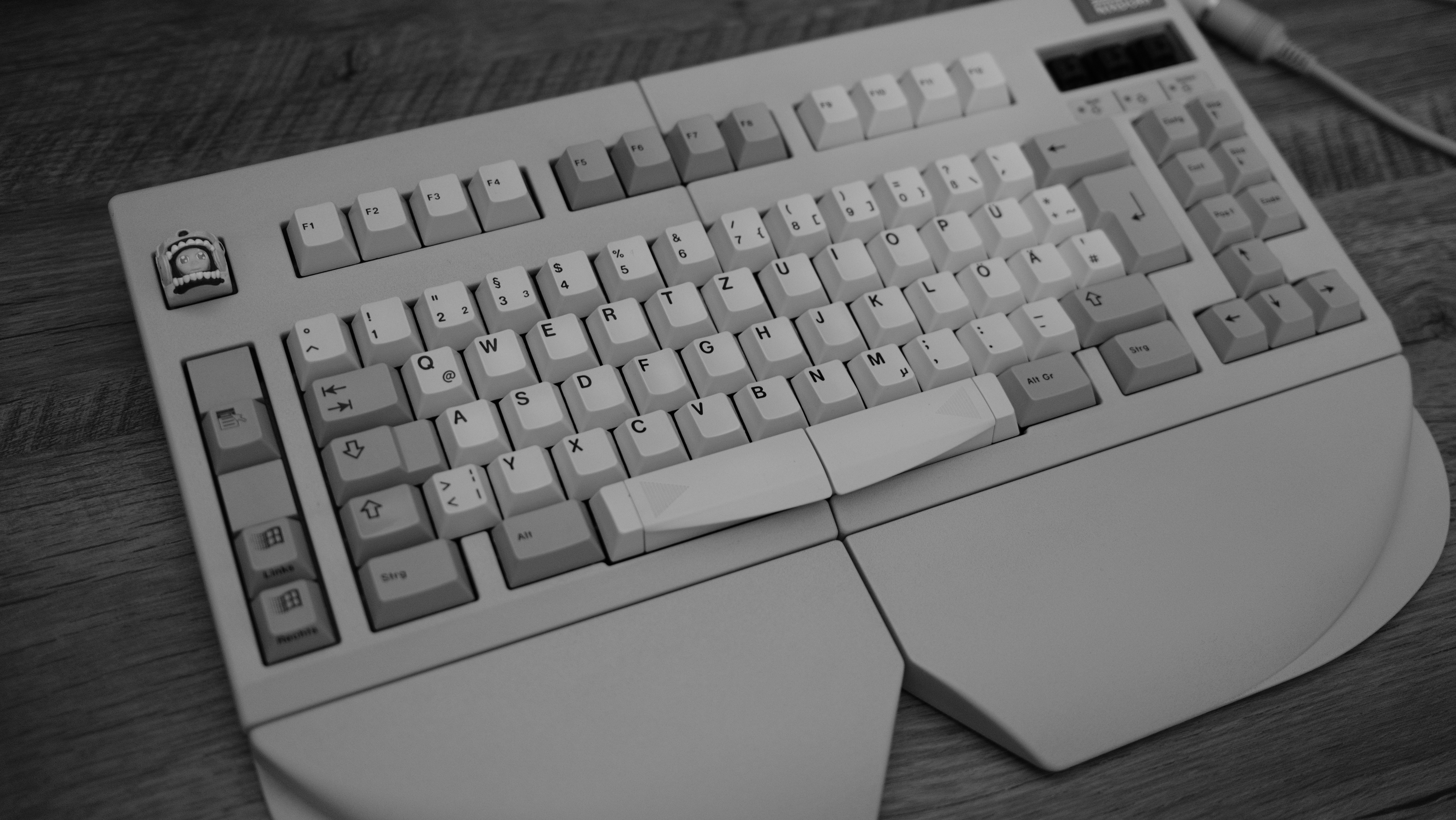 茶轴也是这把键盘的亮点,国外公认的最顺滑的茶,不是焦茶这里记录了这