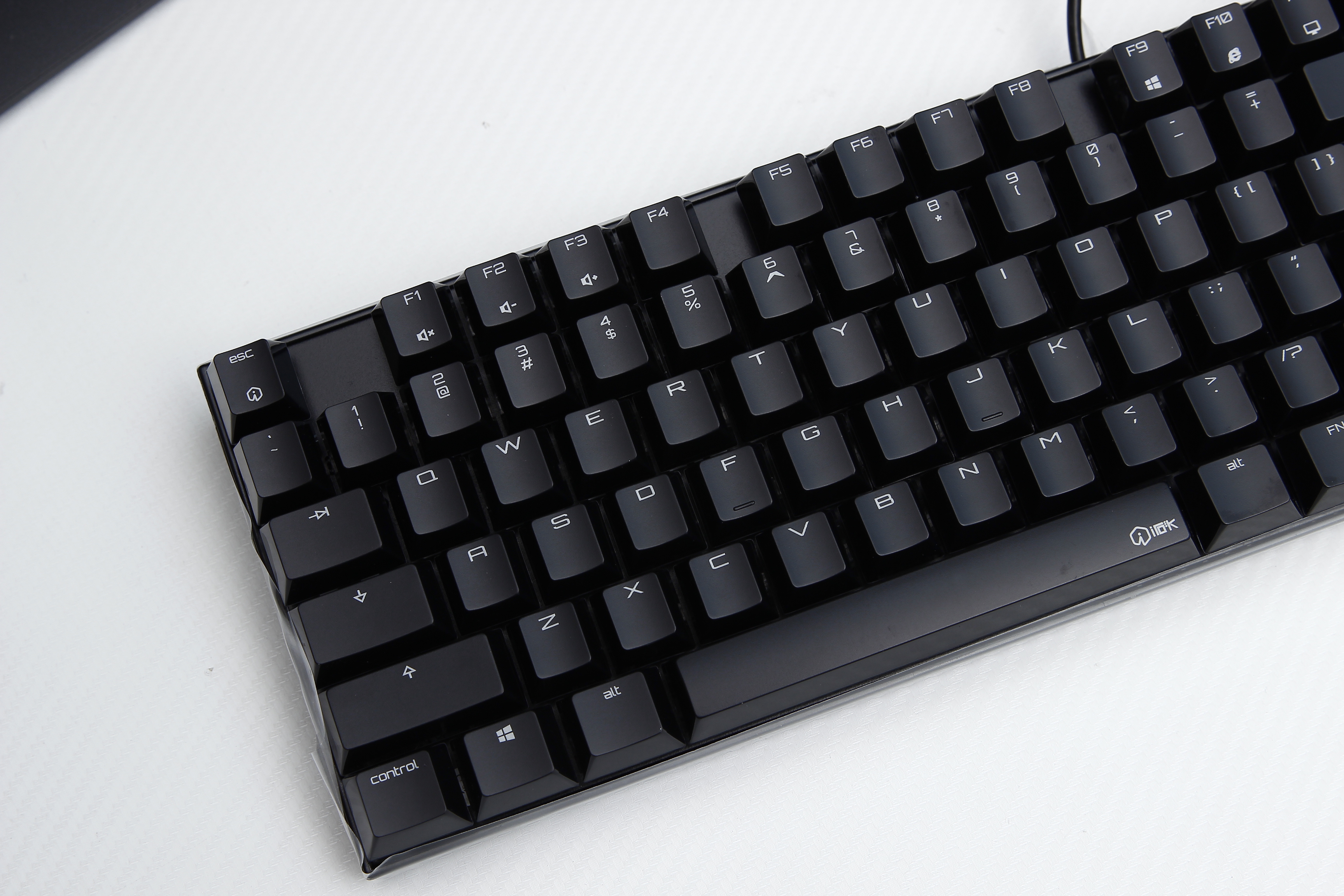 擺评 好久不见的irok推出了它的ik6 M自主轴机械键盘 Zfrontier 装备前线