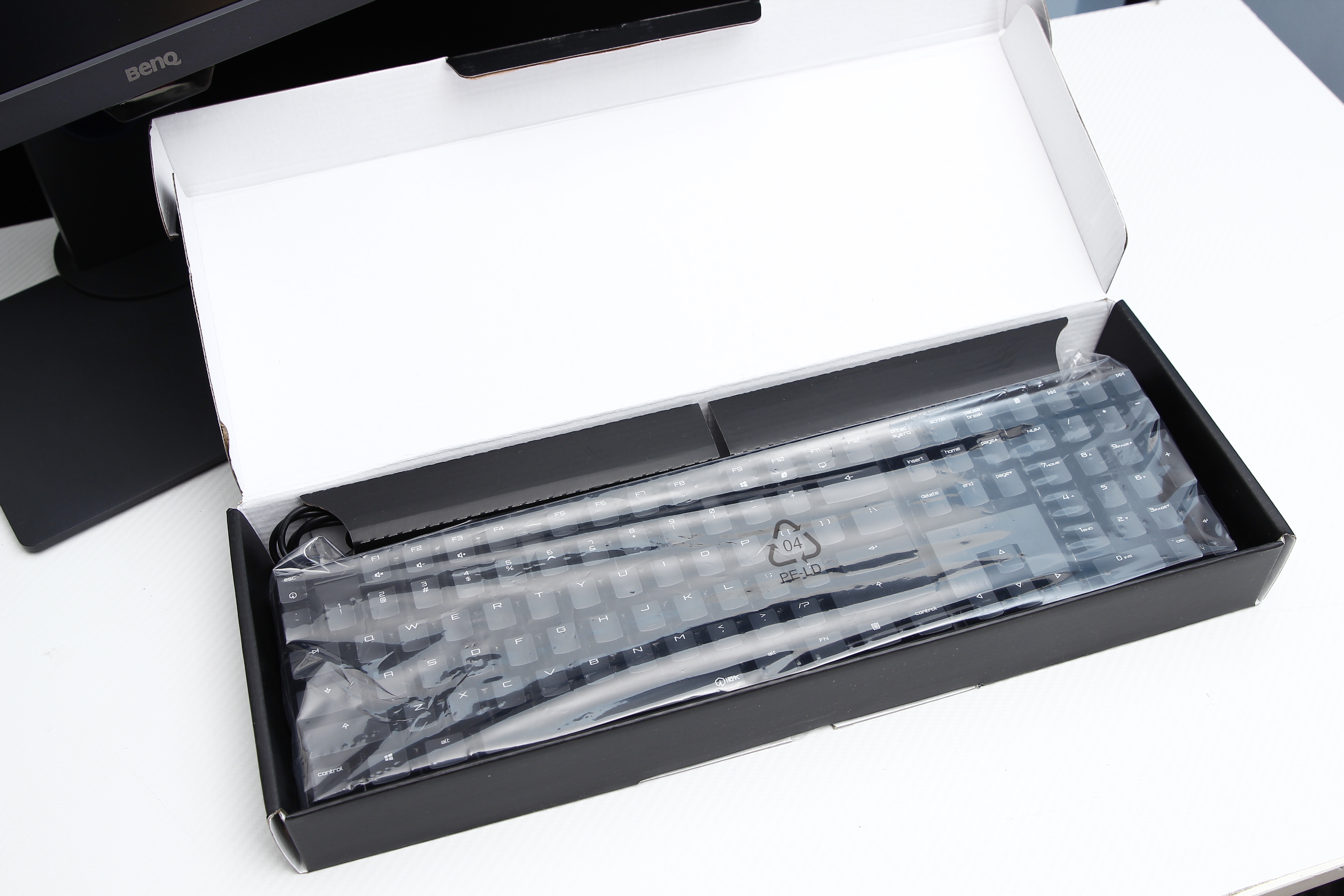 擺评 好久不见的irok推出了它的ik6 M自主轴机械键盘 Zfrontier 装备前线