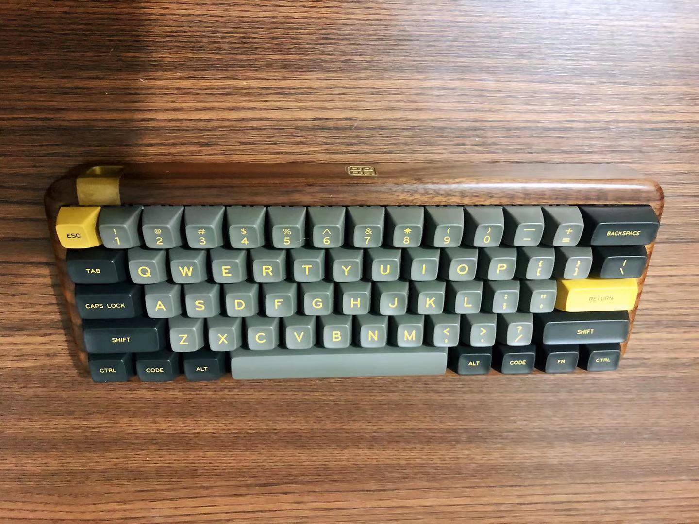 melgeekmojo60胡桃木键盘