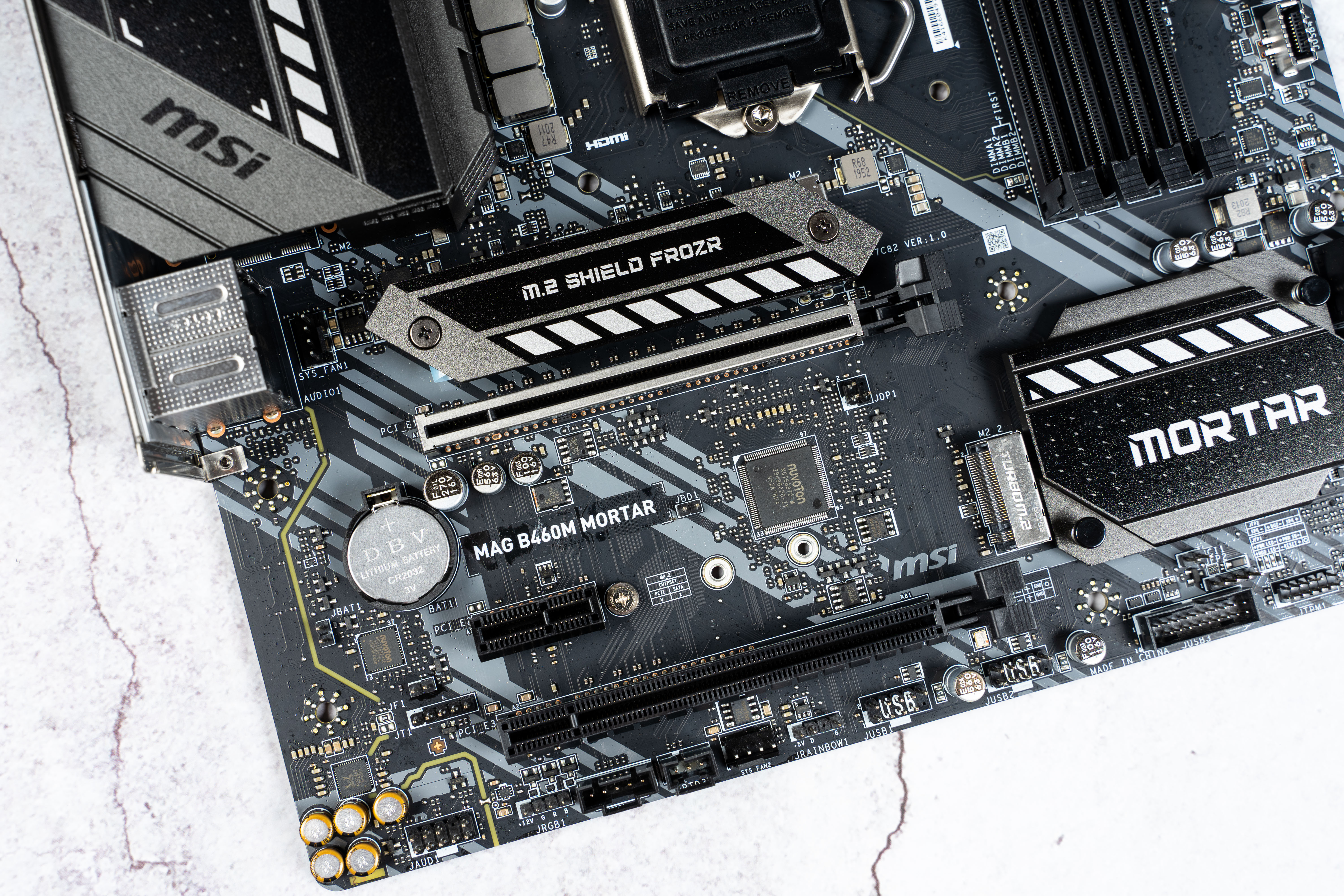 10400级别的cpu最好的主板还是b460系列,这次选择了微星的b460m