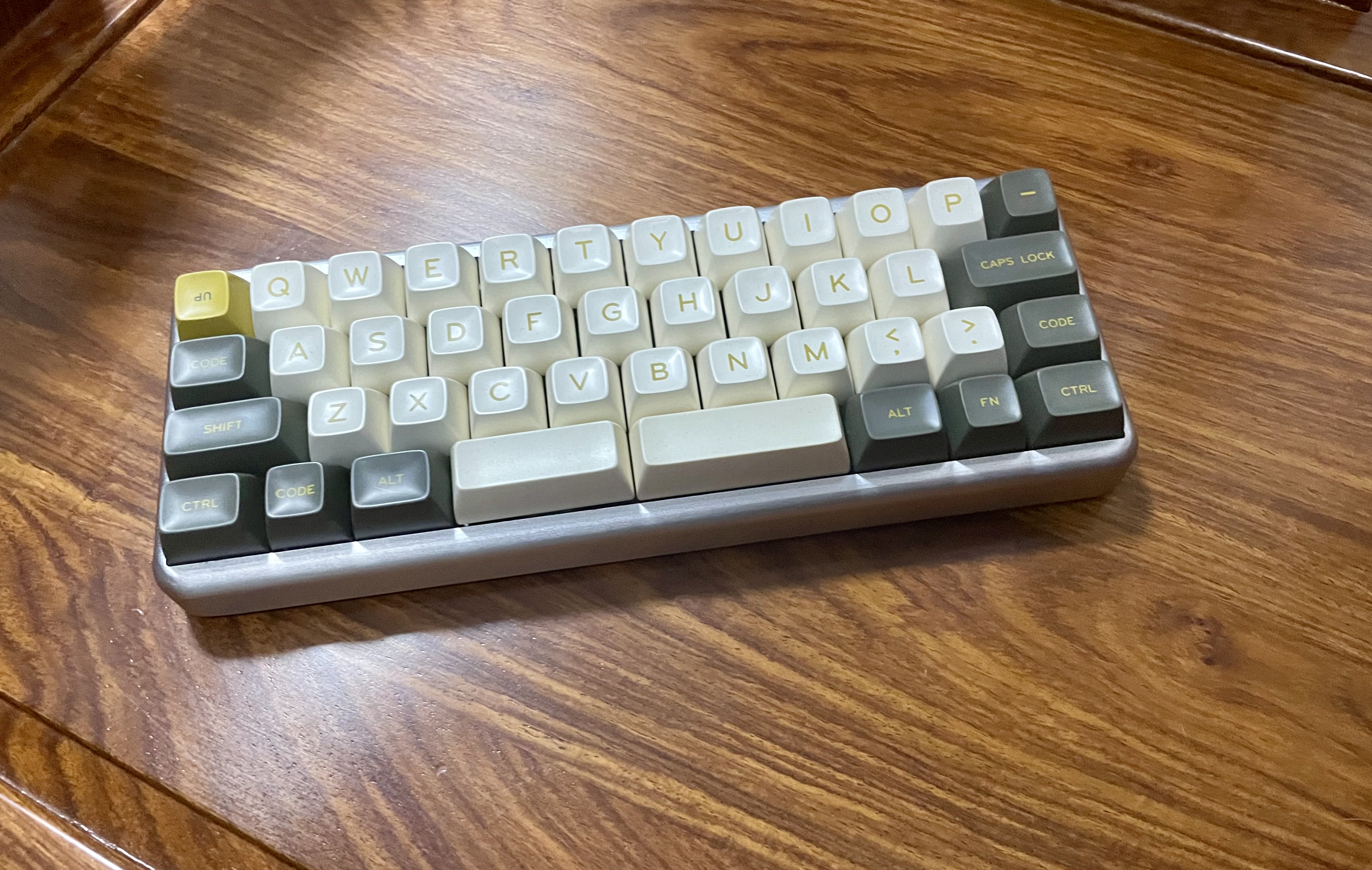 分享一个还没长大的键盘这位宝宝是咸鱼购买的40船壳套件40也不用太