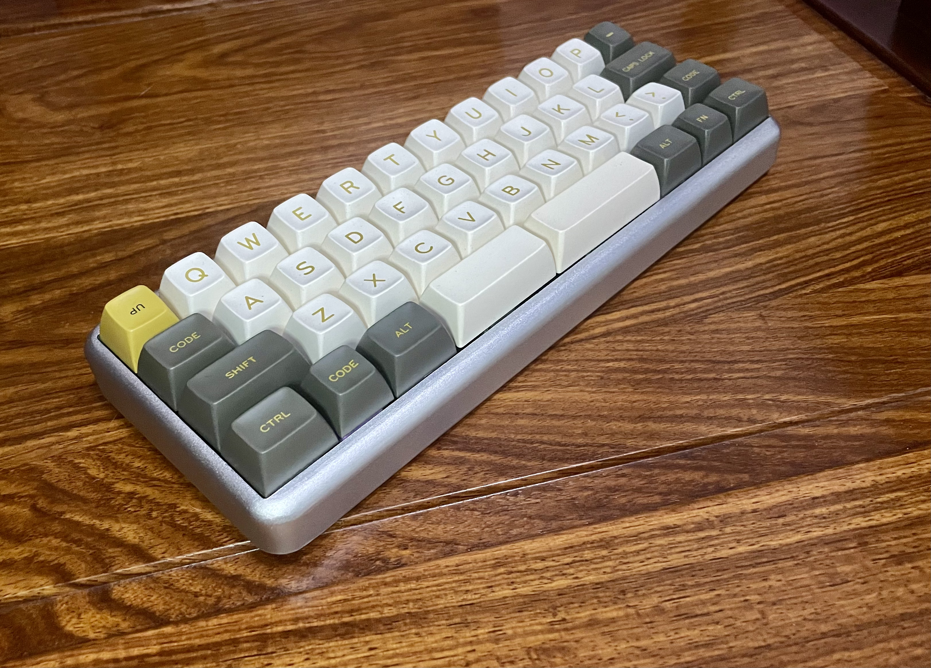 分享一个还没长大的键盘这位宝宝是咸鱼购买的40船壳套件40也不用太