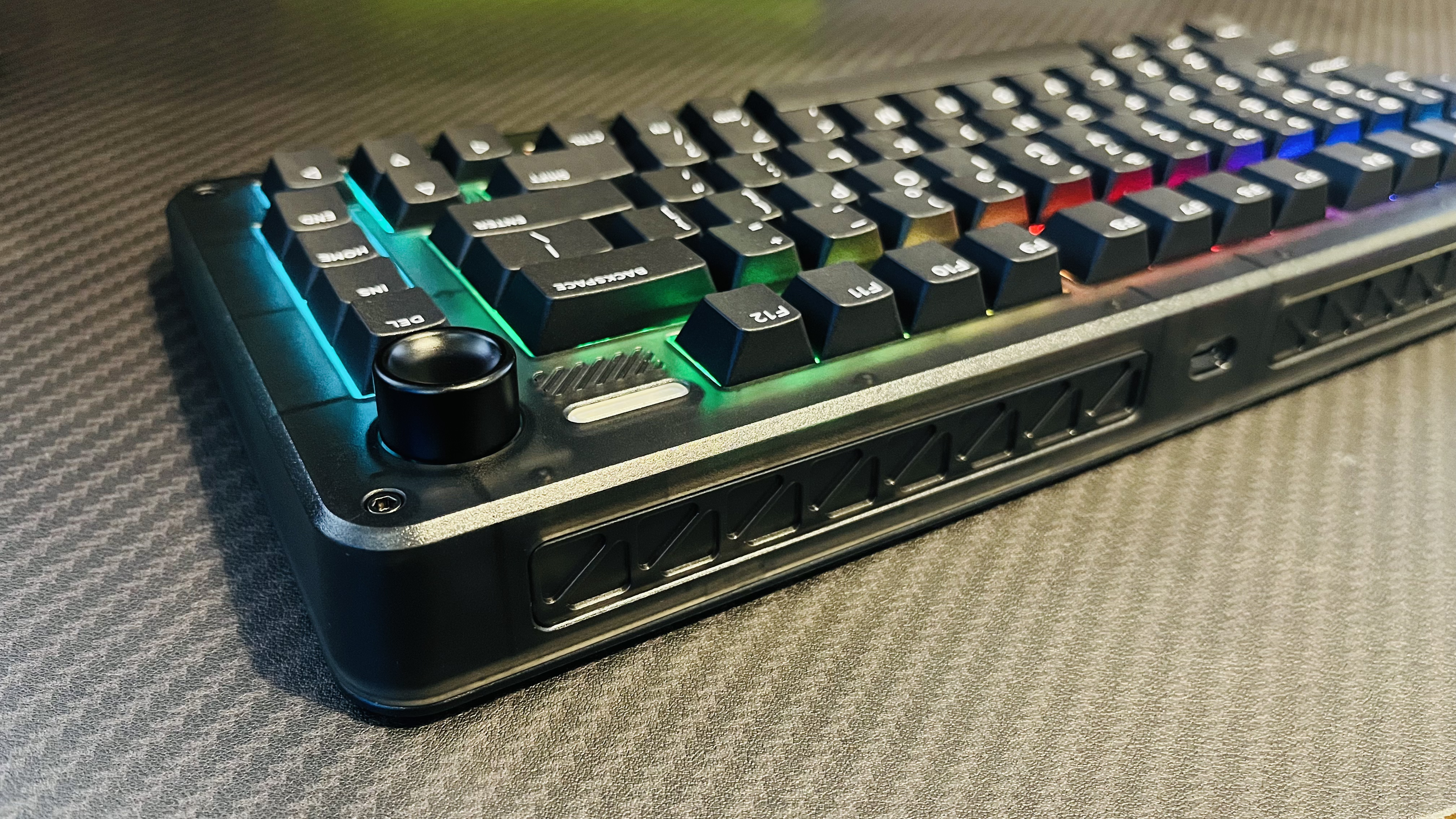 IQUNIX ZX75黑武士三模RGB TTC ACE轴祖传龙船平衡杆真好看可惜原厂高度 