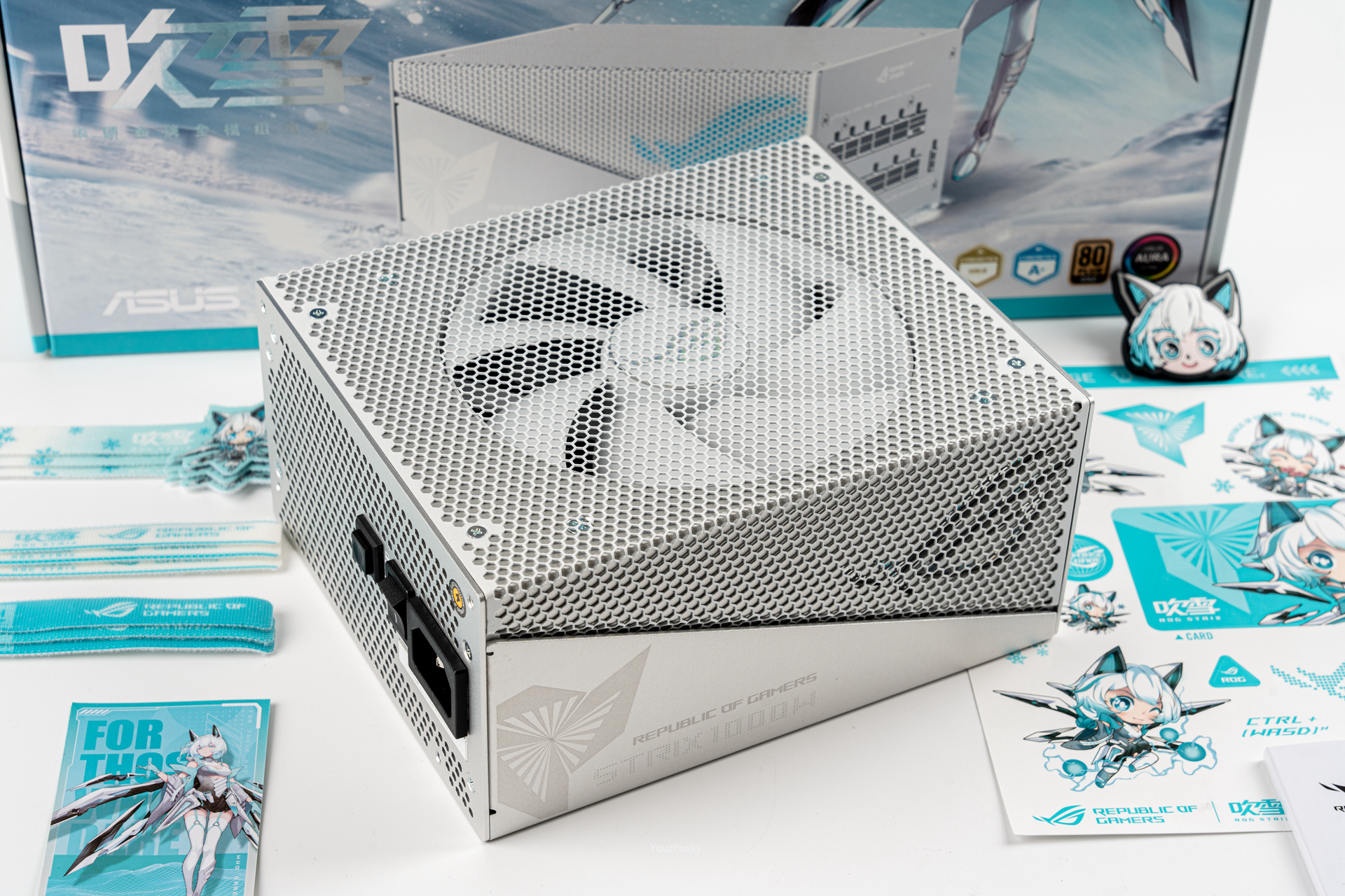 二次元进军ATX3.0——玩家国度（ROG）Strix 雷鹰1000W AURA吹雪版开箱 
