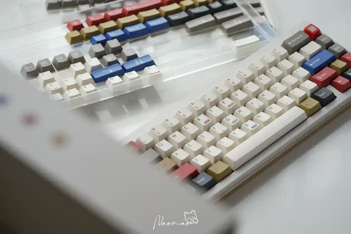 QwertyKeys65% V2 Classic 暖银金底- zFrontier 装备前线