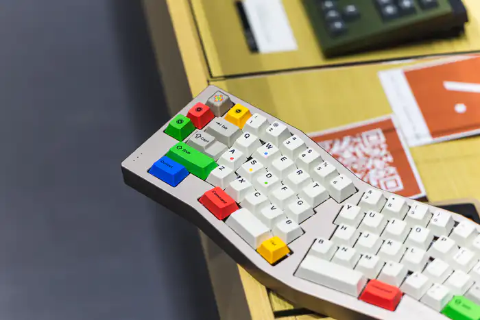 TGR x KLC x ZFX2025 Lena Mini 机械键盘套件- zFrontier 装备前线