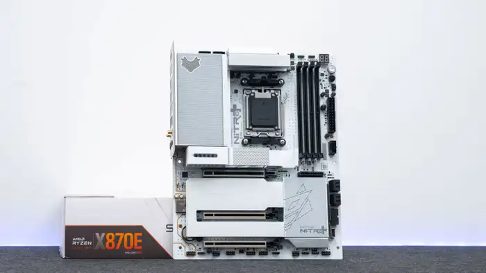 X870E纯白旗舰：蓝宝石氮动极光X870EA Phantomlink PE 主板评测